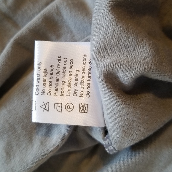 2/$12 Zergatik long sleeve top - Picture 7 of 7